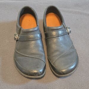 Merrell Black Leather Flats